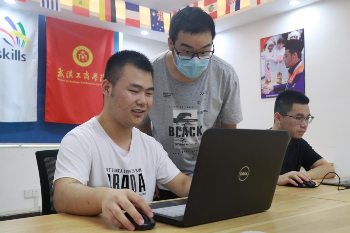 技能體驗周活動在武漢工商學院成功舉辦，師生共探軟件開發新趨勢